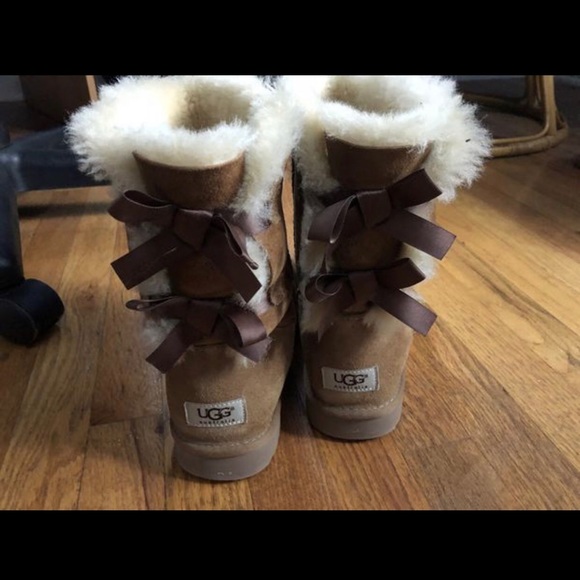 UGG Shoes - NEW! UGG Bailey Bow - 2 bows size10
